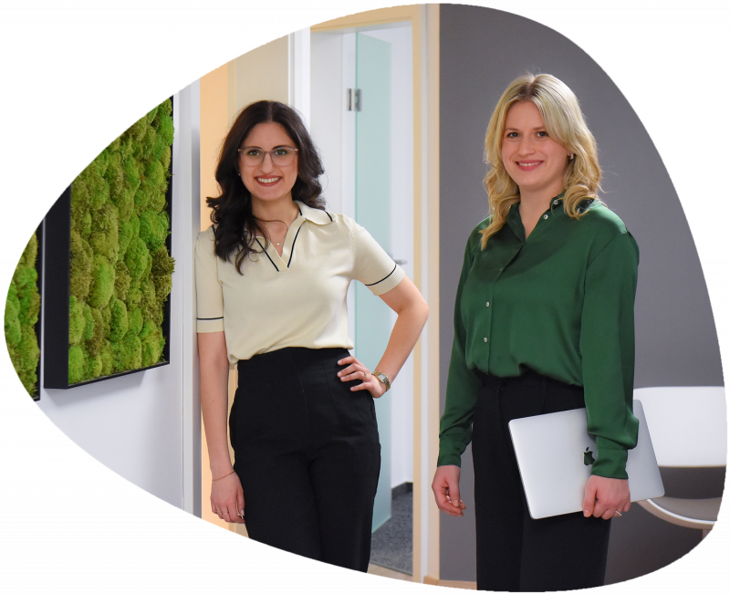 Karriere bei Steuerberatung Engelberth. A. Engelberth & L. Marashi lächeln in die Kamera.